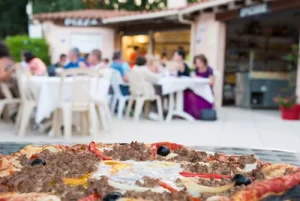 Restaurant pizzeria à Sorede (66) : services 3 étoiles du camping Micocouliers