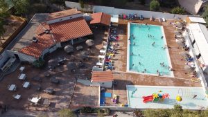 Vue sur le camping Argeles sur mer avec piscine, Les Micocouliers à Sorede (66)