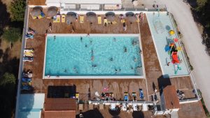 Grande piscine familiale au camping les micocouliers pyrénées orientales